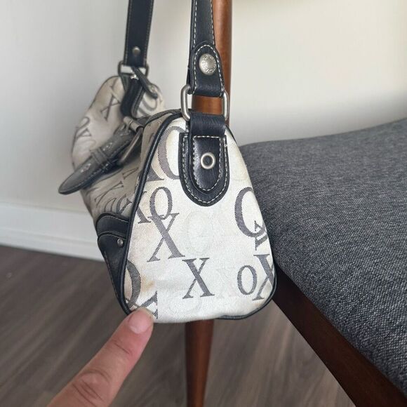 Y2K XOXO Baguette Shoulder Bag - Picture 4 of 9